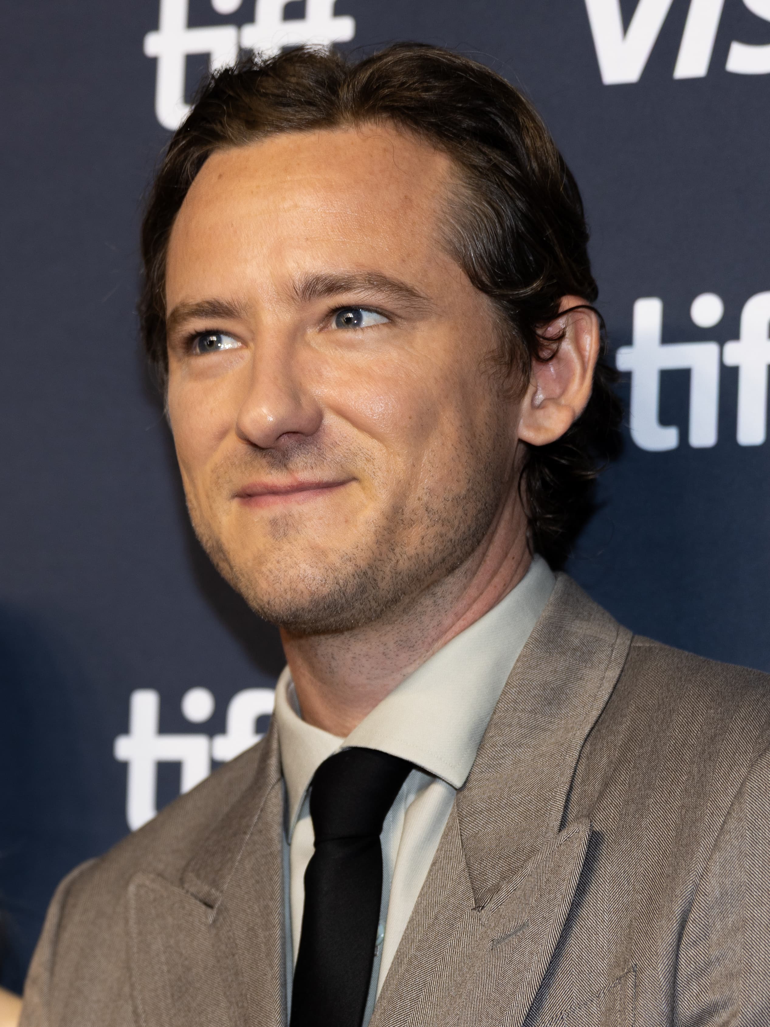 Lewis Pullman headshot